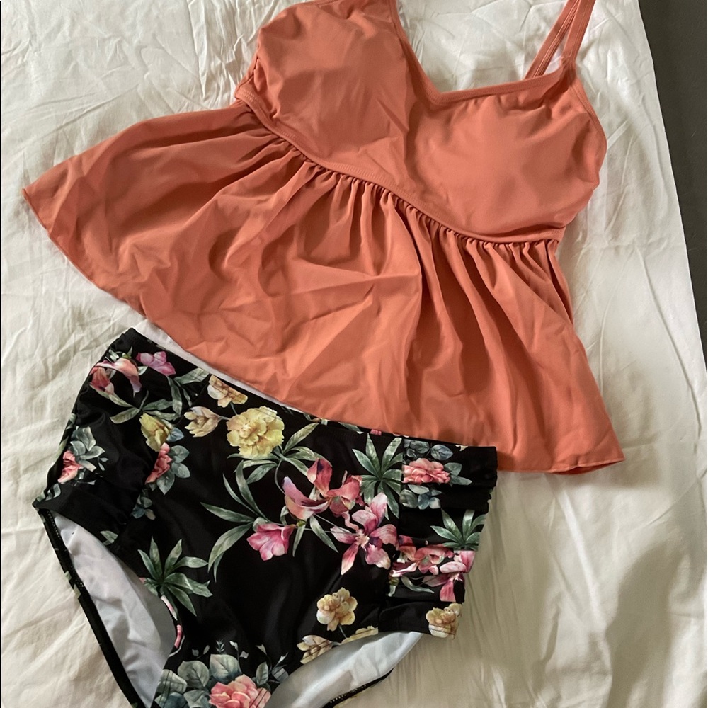NWOT Womens 2 pc bathing suit, Size S color peach w/ floral design
